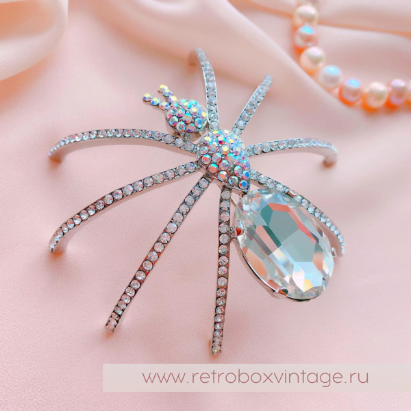 BUTTLER AND WILSON Брошь наплечная «Кристальный паучок на удачу»