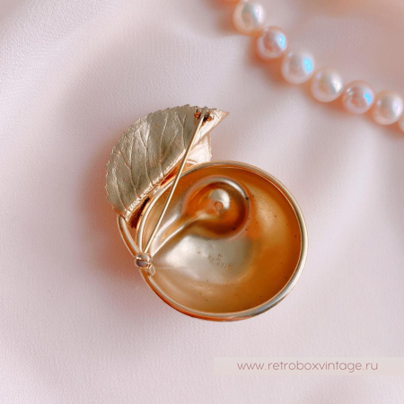 NAPIER Брошь «Золотое яблоко»