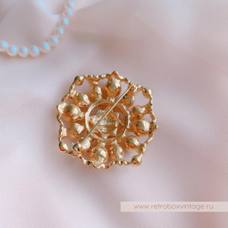 MONET Брошь «Жемчужная Жозефина» (небольшие нюансы)