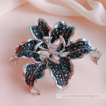 NOLAN MILLER Брошь «Черная лилия»