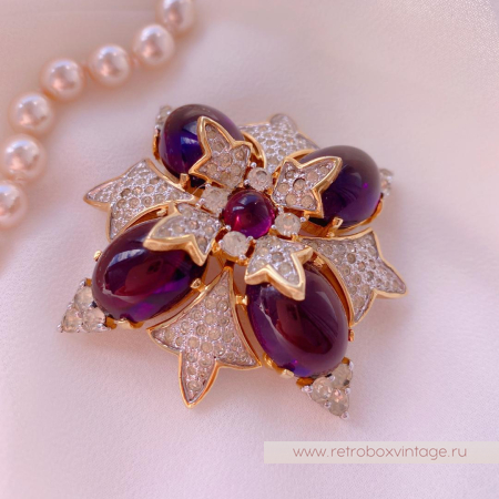 JOMAZ Брошь «Пурпурная звезда: мальтийский крест » JOMAZ Брошь «Пурпурная звезда: мальтийский крест »