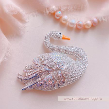 JOAN RIVERS Брошь «Белая лебедь»