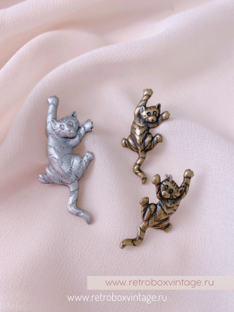 JJ / JONET JEWELRY Брошь-пин «Озорной котик: серебро»