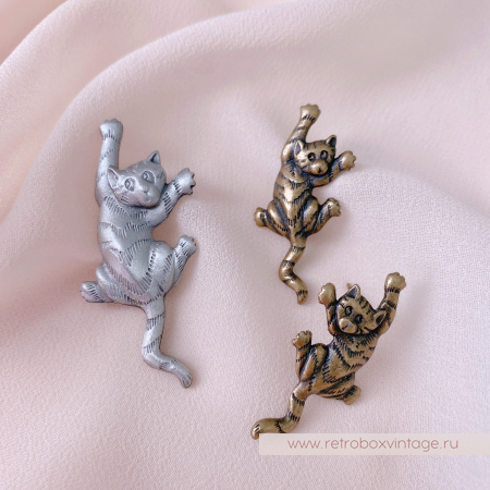 JJ / JONET JEWELRY Брошь-пин «Озорной котик: серебро»