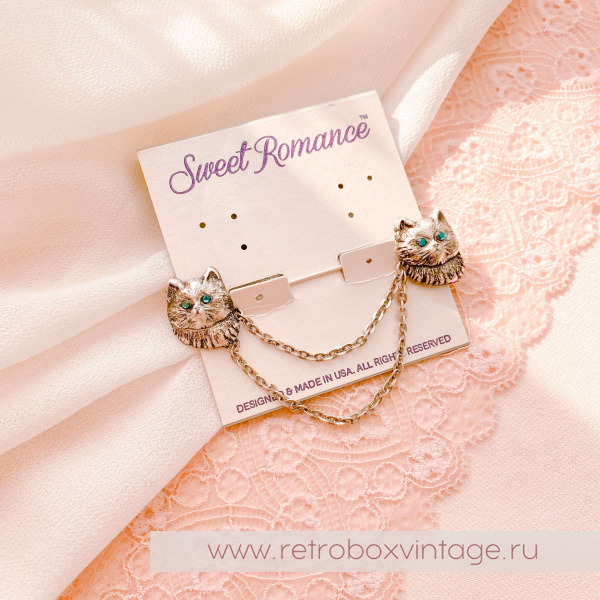 SWEET ROMANCE Брошь-стик "Два котенка с голубыми глазами: серебро" с цепочками-шатлен