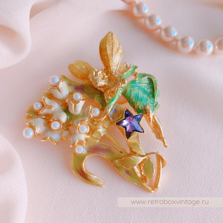 KIRKS FOLLY Брошь «Жемчужная фея ландышей в розовом платье»