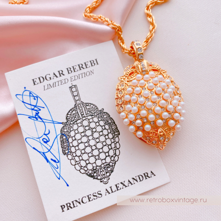 EDGAR BEREBI Кулон-локет на цепочке "Принцесса Александра" жемчужный
