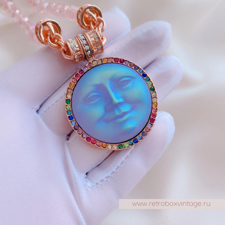 KIRKS FOLLY Колье магнитное «Радужная луна: голубая на розовых бусах»