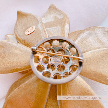 ALEXIS BITTAR Брошь "Серебристо-белый цветок с медовыми вензелями" бирюза, серебро, люцит