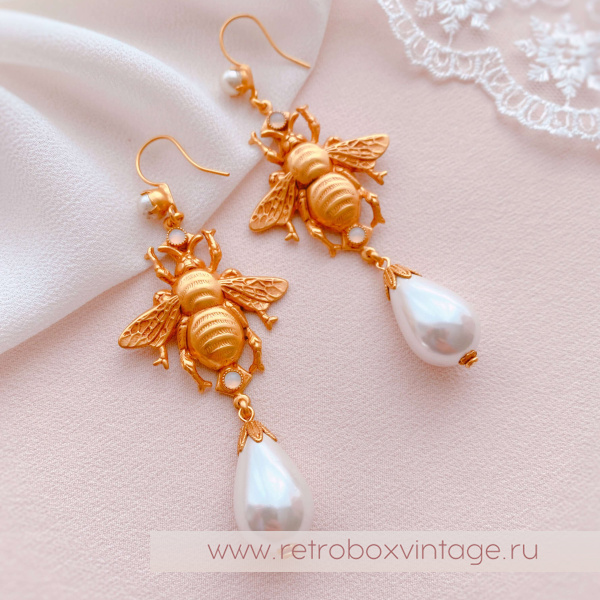 ASKEW LONDON Серьги «Золотые пчелы с жемчужными каплями» застежка-петля ASKEW LONDON Серьги «Золотые пчелы с жемчужными каплями» застежка-петля