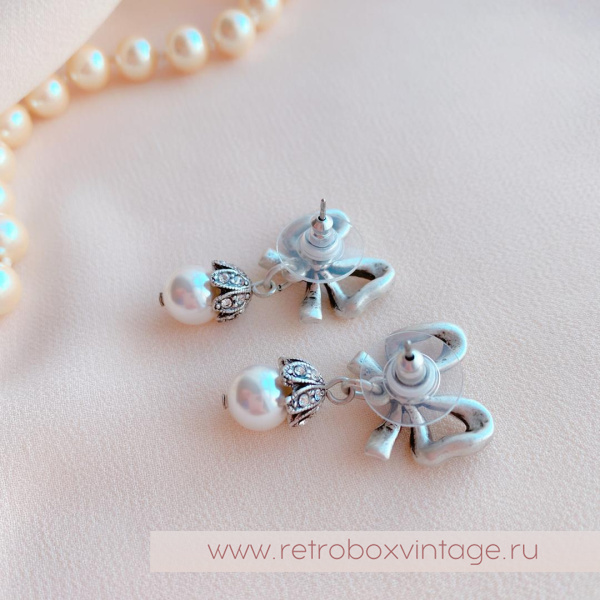 SWEET ROMANCE Серьги "Романтичные банты: серебро" с жемчужинами