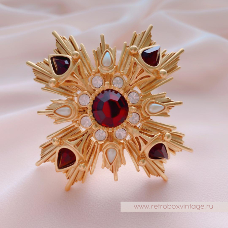 JOAN RIVERS Брошь «Мальтийский крест с гранатовыми кристаллами и жемчугом»