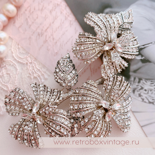 CINER for JOAN RIVERS Брошь «Шеррон: три цветка» Private Collection