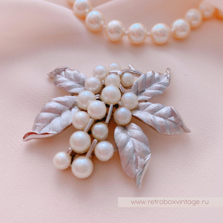 TRIFARI Брошь «Снежныя ягоды»