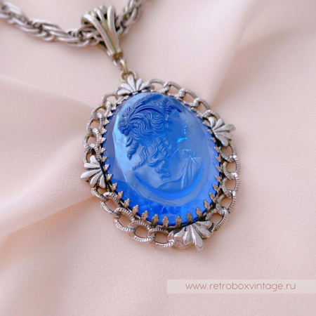 WHITING AND DAVIS Комплект «Голубые камеи» ожерелье и клипсы