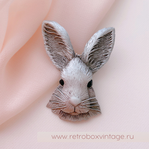 JJ / JONET JEWELRY Брошь «Лунный заяц: серебро»
