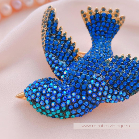 JOAN RIVERS Брошь «Синяя птица в полете»