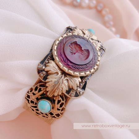 SWEET ROMANCE Браслет-каф с инталией "Богиня Афродита: аметист"