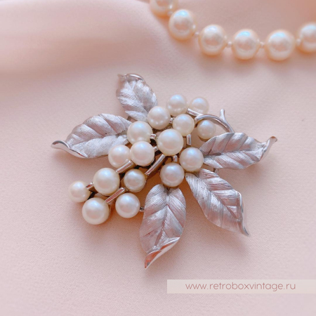 TRIFARI Брошь «Снежныя ягоды»