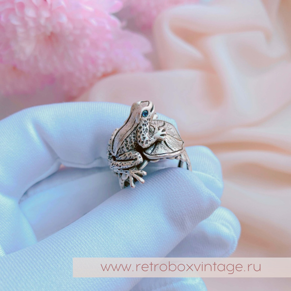 SWEET ROMANCE Кольцо "Лягушка на кувшинке: серебро"