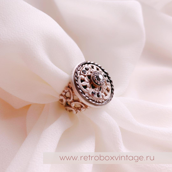 SWEET ROMANCE Кольцо «Медальон»