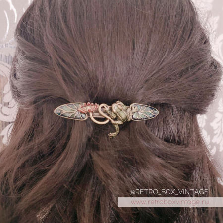 SWEET ROMANCE Заколка-автомат «Лягушка на кувшинке" SWEET ROMANCE Заколка-автомат «Лягушка на кувшинке"