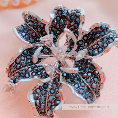 NOLAN MILLER Брошь «Черная лилия»