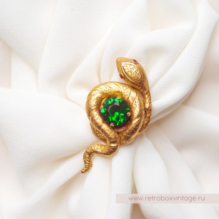 ASKEW LONDON Кольцо «Секрет Клеопатры: с зеленым кристаллом»