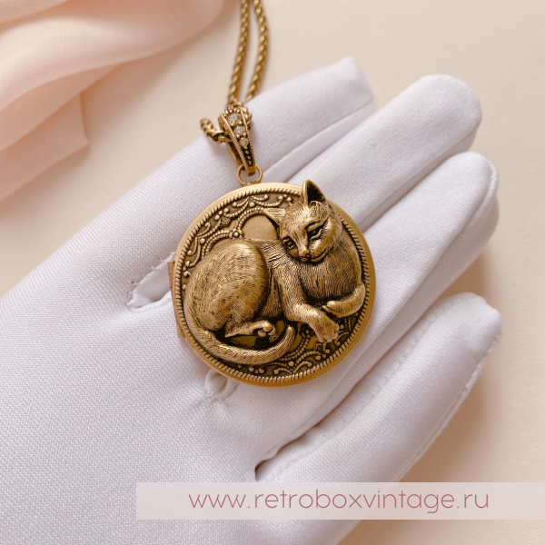 SWEET ROMANCE Кулон-локет на цепочке «Кошечка-мурлыка: бронза»