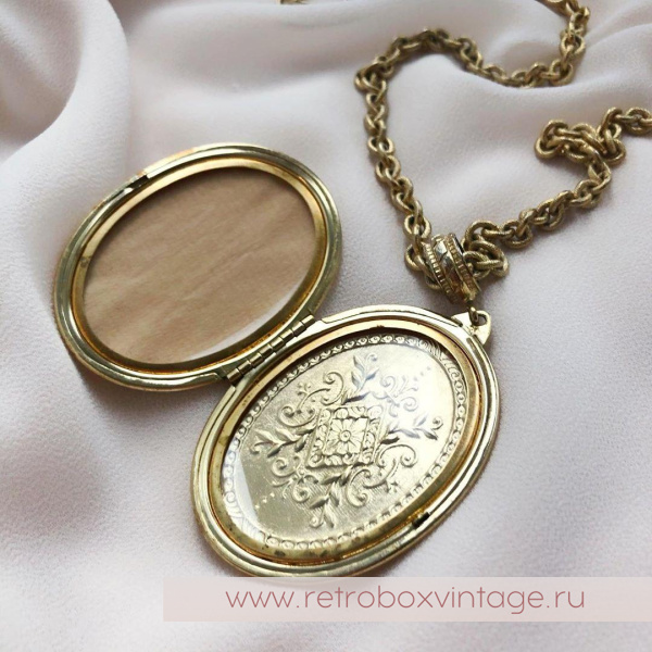 WHITING AND DAVIS Кулон-локет на цепочке «Цветы»