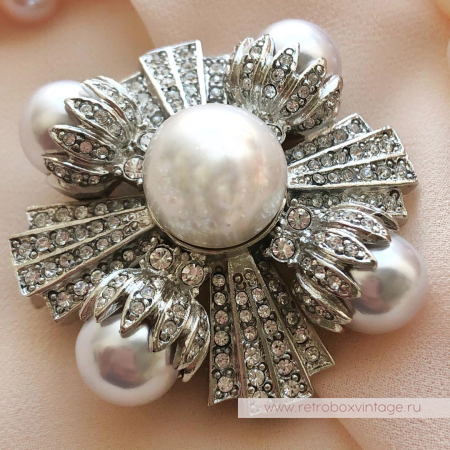 KJL / KENNETH J LANE Брошь «Жемчужная мечта» KJL / KENNETH J LANE Брошь «Жемчужная мечта»
