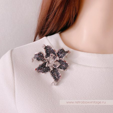 NOLAN MILLER Брошь «Черная лилия»