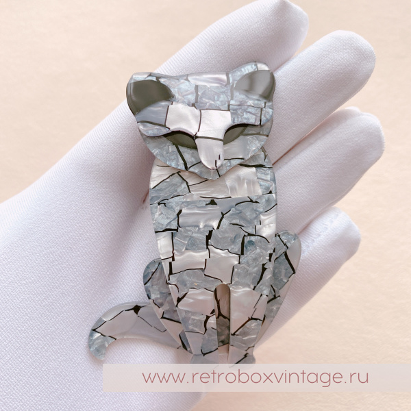 LEA STEIN Брошь «Кот Саша: серый мрамор» темные глазки