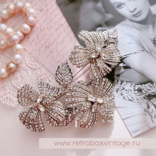 CINER for JOAN RIVERS Брошь «Шеррон: три цветка» Private Collection