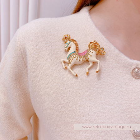 BOB MACKIE Брошь «Царская лошадь: кремовая»