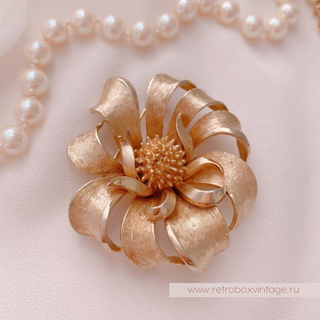 CORO Брошь «Золотая хризантема»