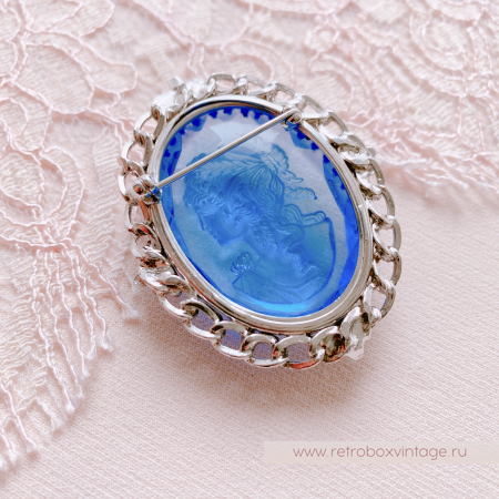 WHITING AND DAVIS Комплект «Секрет Афродиты: голубые камеи» брошь и клипсы