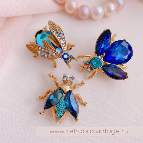 SWEET ROMANCE Трио брошей «Пчелки индиго: сине-фиолетовые в золоте» (3 шт)