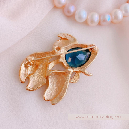 NO NAME Брошь «Золотая рыбка с синим кристаллом» NO NAME Брошь «Золотая рыбка с синим кристаллом»