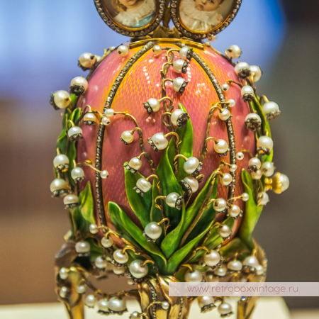 JOAN RIVERS Брошь "Пчелка ландышей" Коллекция Фаберже