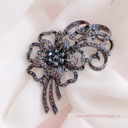 NOLAN MILLER Брошь «Дымчатый ажурный цветок»