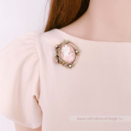 SWEET ROMANCE Брошь "Камея в цветах"