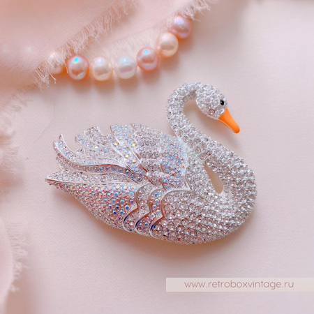 JOAN RIVERS Брошь «Белая лебедь»