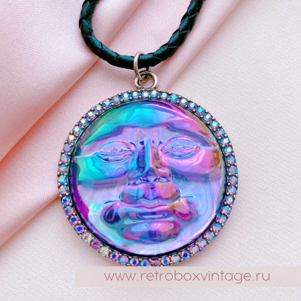 KIRKS FOLLY Кулон на кожаном шнуре "Лунная гладь: пурпурная водяная луна в серебре"