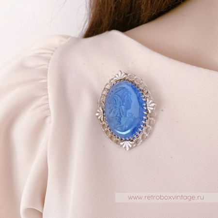 WHITING AND DAVIS Комплект «Секрет Афродиты: голубые камеи» брошь и клипсы