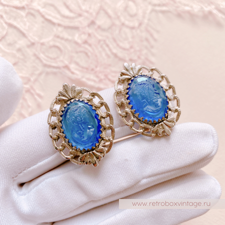 WHITING AND DAVIS Комплект «Секрет Афродиты: голубые камеи» брошь и клипсы