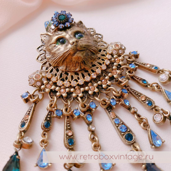 SWEET ROMANCE Брошь «Королева кошек: сине-голубые кристаллы»