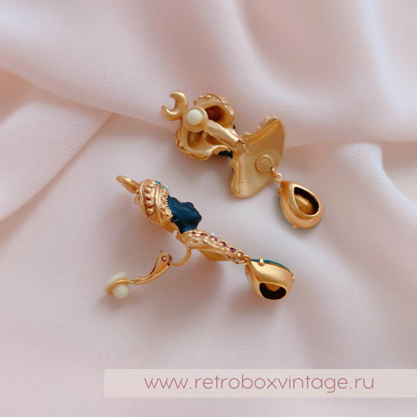 ASKEW LONDON Клипсы «Сын махараджи в чалме с голубыми кристаллами»
