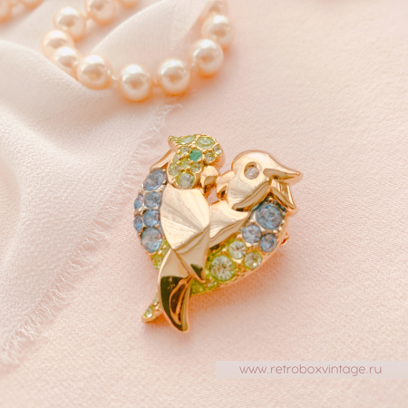 LIZ CLAIBORNE Брошь "Птицы-неразлучники - сердце любви"