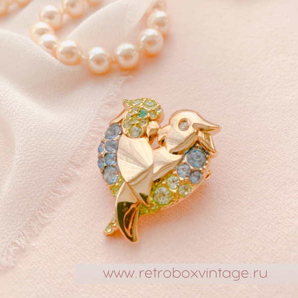 LIZ CLAIBORNE Брошь "Птицы-неразлучники - сердце любви"